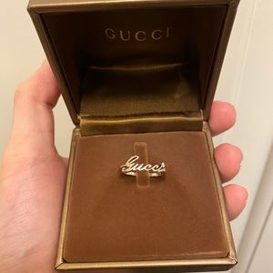 18K white gold ring with diamond